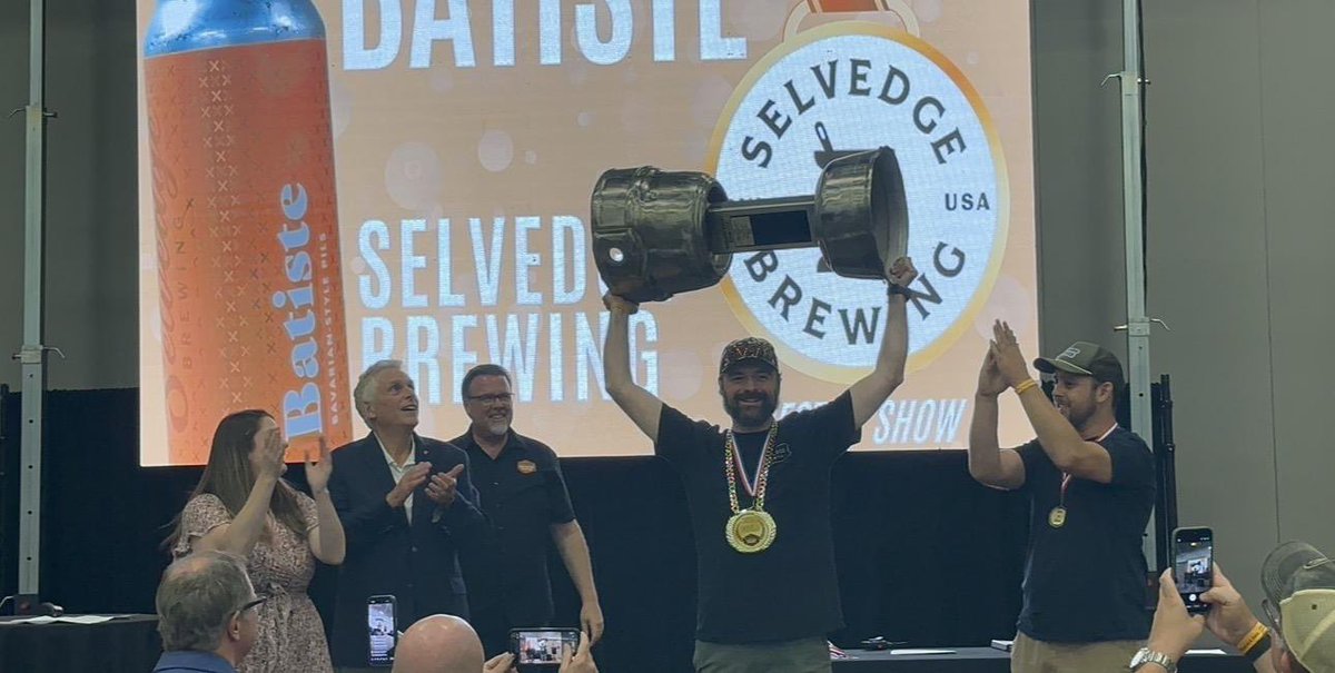 TerryMcAuliffe's tweet photo. Now this is my kind of award ceremony! 🍻 Big thanks to @vacraftbeerrun for the Virginia Craft Beer Legacy Award. Honored to help present Best-in-Show, and thanks for the Irish stout keg too. Naturally, I had to tap it for the crowd and pour a few myself. Cheers to Virginia craft beer!