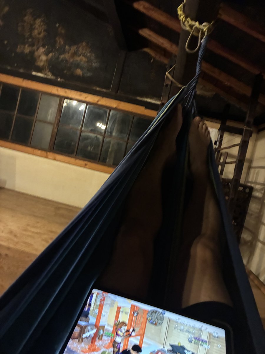 masurunew's tweet photo. 東京を離れて田舎の山小屋へ来た。 https://t.co/g1wPrLZ4Dl