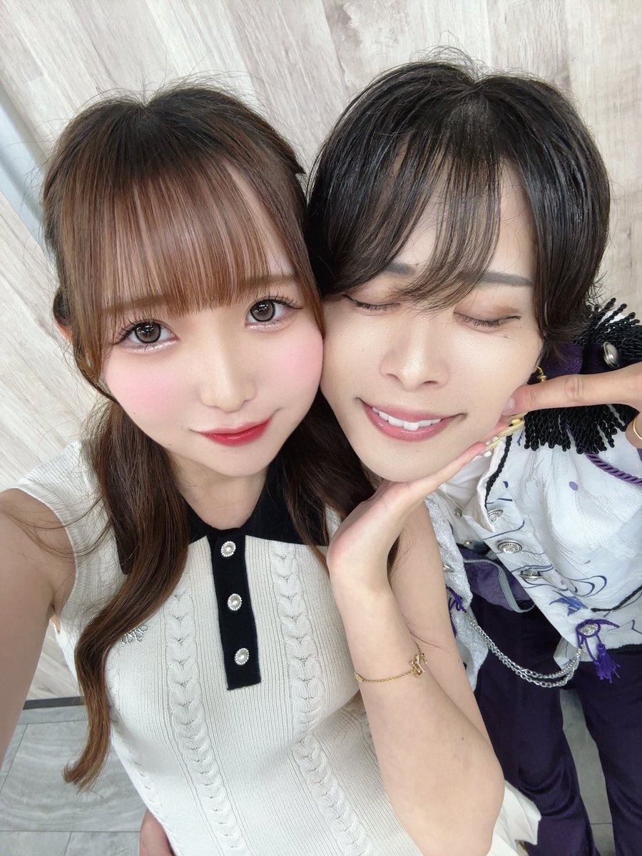 frk__chan's tweet photo. ♡ Ｏ８１６ ♡

新衣装でやっと出会えたー！✨
沖縄たのしみすぎてその話しかしてない💭
ゆうとちゃんを海に沈めます🌊() https://t.co/7TVdGidR91