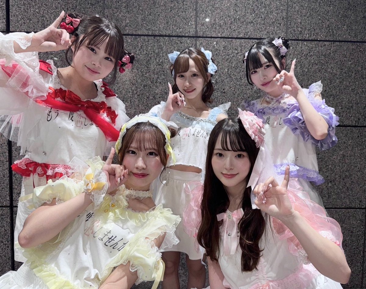 momoka_moukoi's tweet photo. メンバーそれぞれの理想が詰まった夏衣装🌻🍉
めーっちゃかわいいよね ߹ ߹ 
夏しか見れないから早く��に来てね🫶🏼 https://t.co/g2rMZ7lkBN