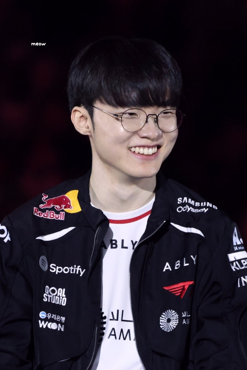 leemeowhyeok's tweet photo. 260816 T1 Home Ground

앞으로도 웃는 일만 가득하길

#페이커 #Faker https://t.co/1f4HGrqo9n