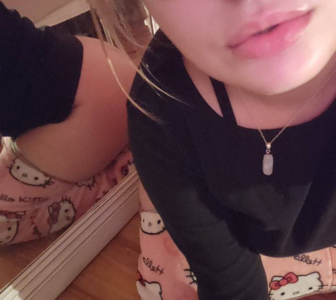 Ariallcl's tweet photo. Requête un peu bizarre, mais je peux avoir ton Discord ? 😭 Si tu veux, je t'envoie un MP d'abord 📷     stp stp stp https://t.co/Cx5g0wdk3d