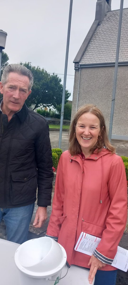 AontuClare's tweet photo. We are at Sixmilebridge this morning, and last night, for a church gate collection on behalf of Aontu. Thanks to everyone for their support. https://t.co/V3fzvqQviL