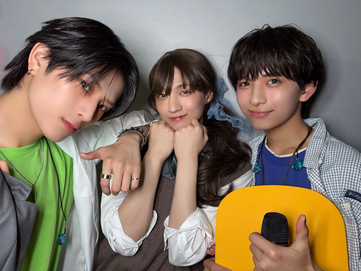 n6_032's tweet photo. しがりこ先輩とお話しするためには、この先輩方に許可を取らないといけないらしい。
 #志賀李玖 #阿久根温世 #竹野世梛 https://t.co/47OeXCpMSF