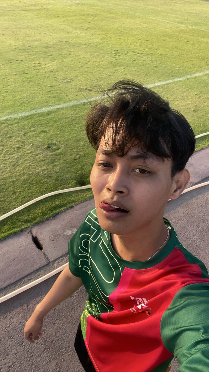 sonminatoo's tweet photo. dulu waktu lihat org  jogging/OR yg lain q kira itu cuma sekedar cari keringat saja, setelah sekarang q ngelakuinnya ternyata ini merupakan salah satu upaya bertahan hidup di dunia yg kacaw balaw https://t.co/tEbanO2OkL