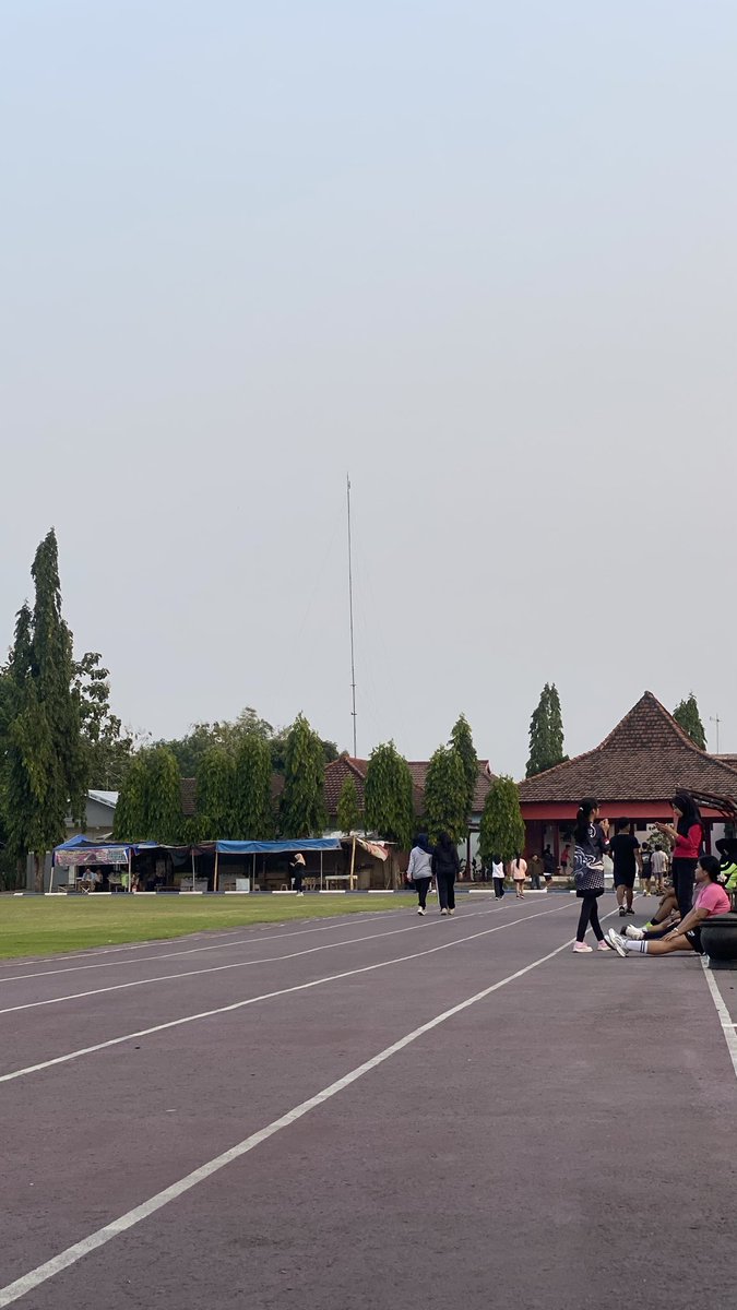 sonminatoo's tweet photo. dulu waktu lihat org  jogging/OR yg lain q kira itu cuma sekedar cari keringat saja, setelah sekarang q ngelakuinnya ternyata ini merupakan salah satu upaya bertahan hidup di dunia yg kacaw balaw https://t.co/tEbanO2OkL