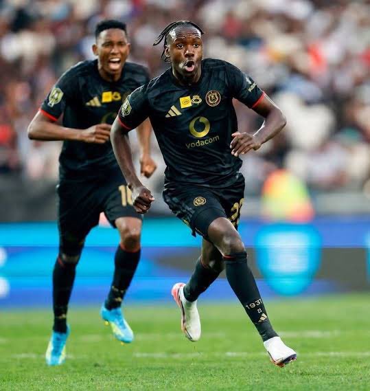 SiyaNdlovu91's tweet photo. Make him a striker https://t.co/cquu7XVIoA