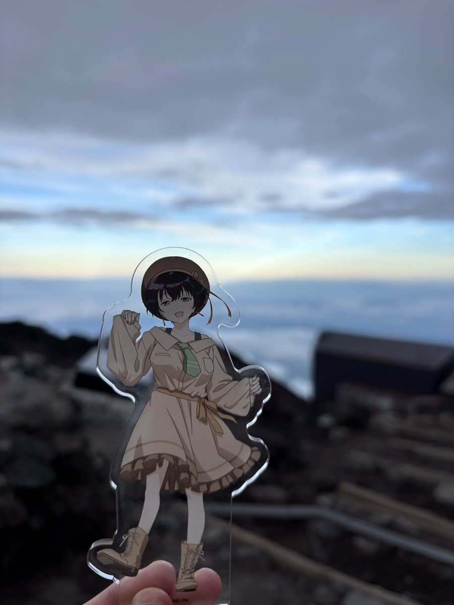 aom2q's tweet photo. 連休中に富士山に登ったとき、一緒に連れて行きました。
これでジンランとカナデも、富士山登頂の実績解除です！
#上伊那ぼたん https://t.co/JtqjDL19gd