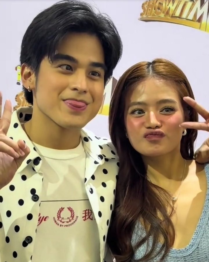 sarah0835's tweet photo. 1....2.....3.....4.....5......🤪🤪🤪
signature posed🫣🫣🤓😂😍😍 https://t.co/7jk2Q9x8jn