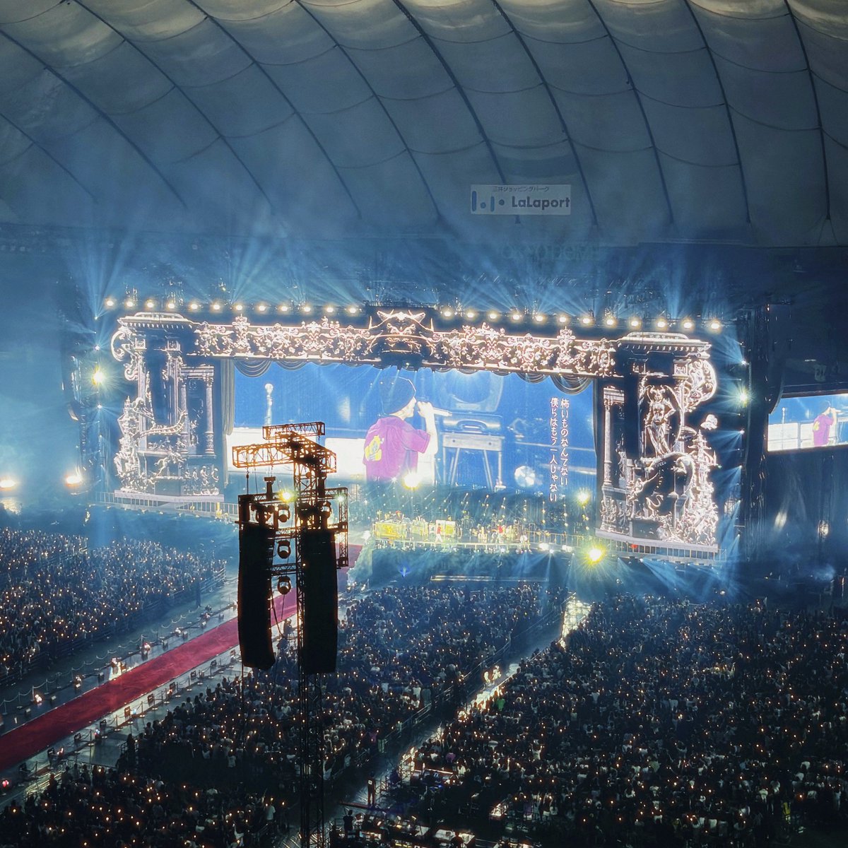 n_hiroki7619's tweet photo. 15周年おめでとう💩

8月15日という終戦記念日の日に
“SEKAI NO OWARI“という名のバンドが
街が崩壊する演出と共に「SOS」を奏でる。

いろいろ考えさせられるライブでした。 https://t.co/FwgLBvJ4qw