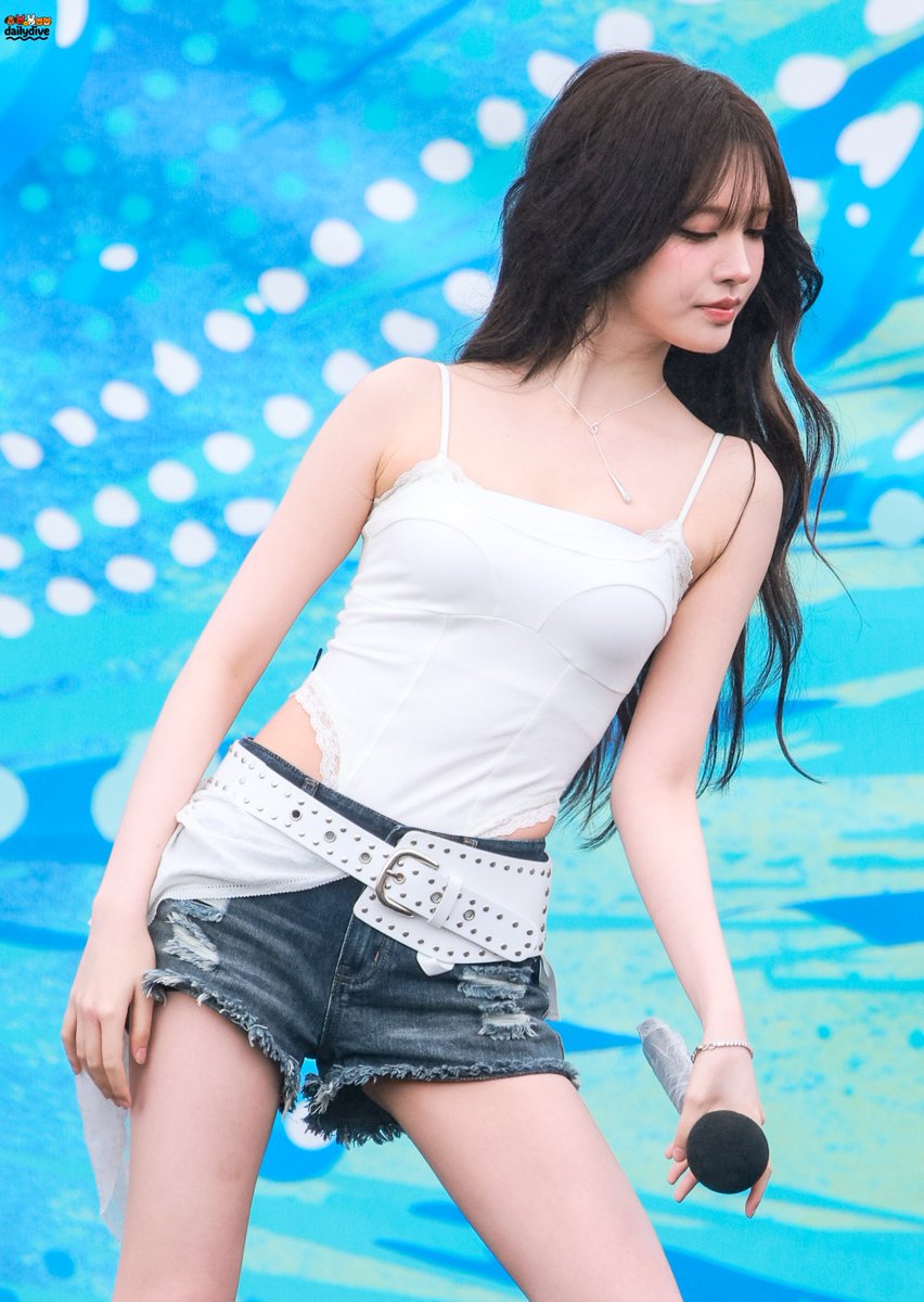 ytdive17700's tweet photo. 260816 IVE Caribbean Bay  
#리즈 #아이브 #LIZ #IVE #アイヴ #リズ https://t.co/0Oz8NvMSzl