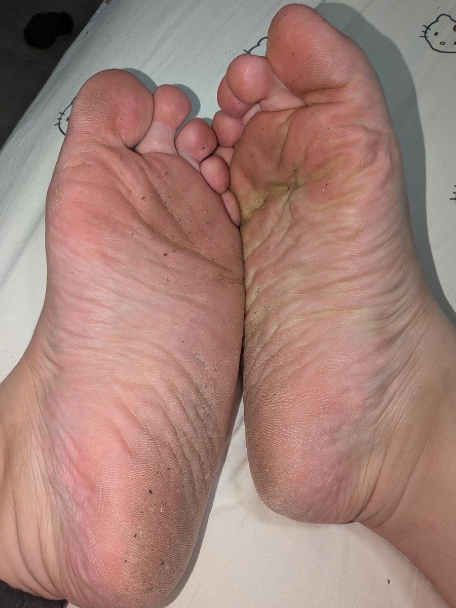 PrincessPandaFF's tweet photo. I always spoil those who spoil my feet 🥰💙 send me a little something and dm me 💙 I promise you wont regret it 🥰 https://t.co/yAFsWujo0i