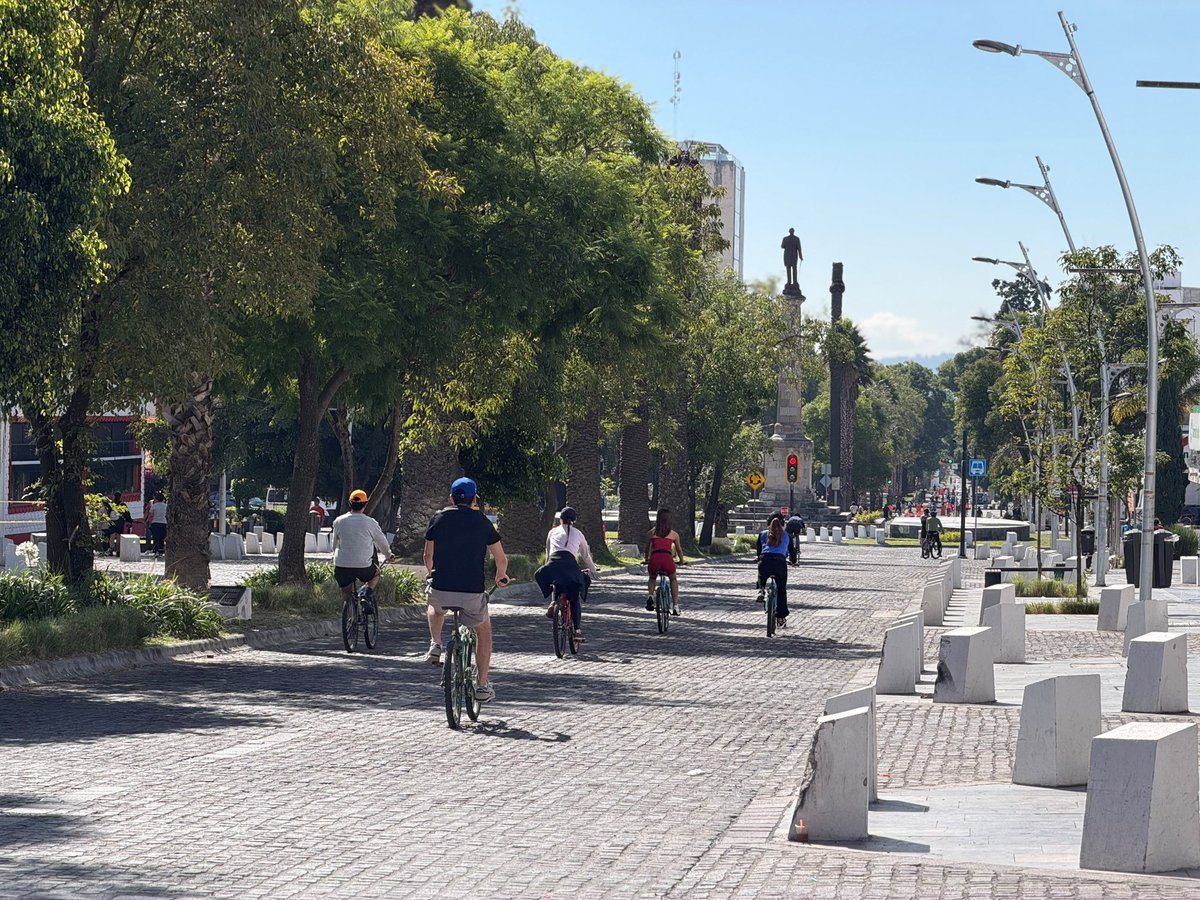 pepechedrauimx's tweet photo. Domingo de bici, familia y Puebla. 🚲🌱

En la #VíaRecreativa recorremos nuestra ciudad de una forma diferente, mientras nos activamos, convivimos y compartimos en familia.

¡A disfrutar las calles y seguir rodando juntos! 🙌🏼 https://t.co/5cQI8JVjO3