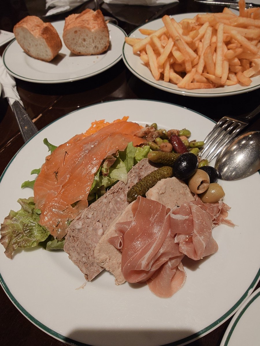 lalahlin's tweet photo. 宿泊はホテルニューオータニにて！
かき氷美味しかった！オーバカナルで晩ごはん！ https://t.co/UiQZtj29NN
