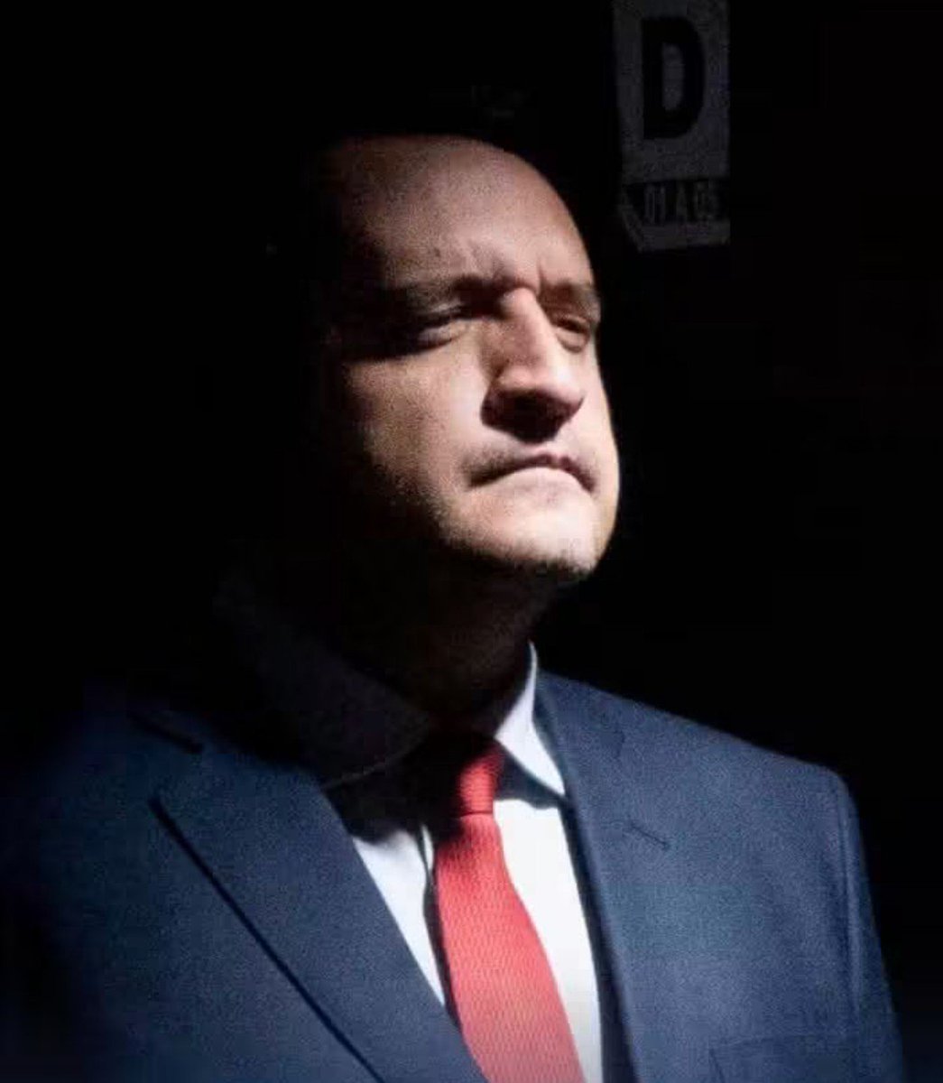 AS_avala's tweet photo. #AlEstiloMorena
¿Desde cuándo "un ladrón y traficante de cuello blanco" representa la soberanía de un país?
#AMiANDYNoMeRepresenta https://t.co/MHBYLwrRhf
