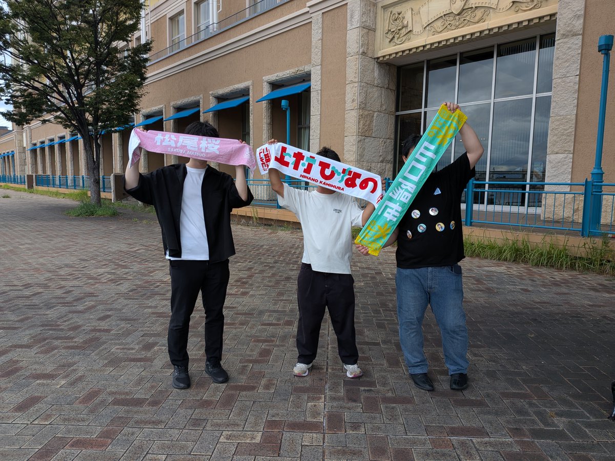Asutaro_1997's tweet photo. 3期ライブ大阪（無券ですが）参戦してきました！！
「無券なのにノリで現場に行った結果、有券者との見えない壁に傷つく」という散々な結果（？）でしたが、おひさま友達とくだらない話話で盛り上がったので、結果的には楽しい1日になりました！！

#日向坂46
#日向坂46_三期生LIVE https://t.co/0aVOtulWry