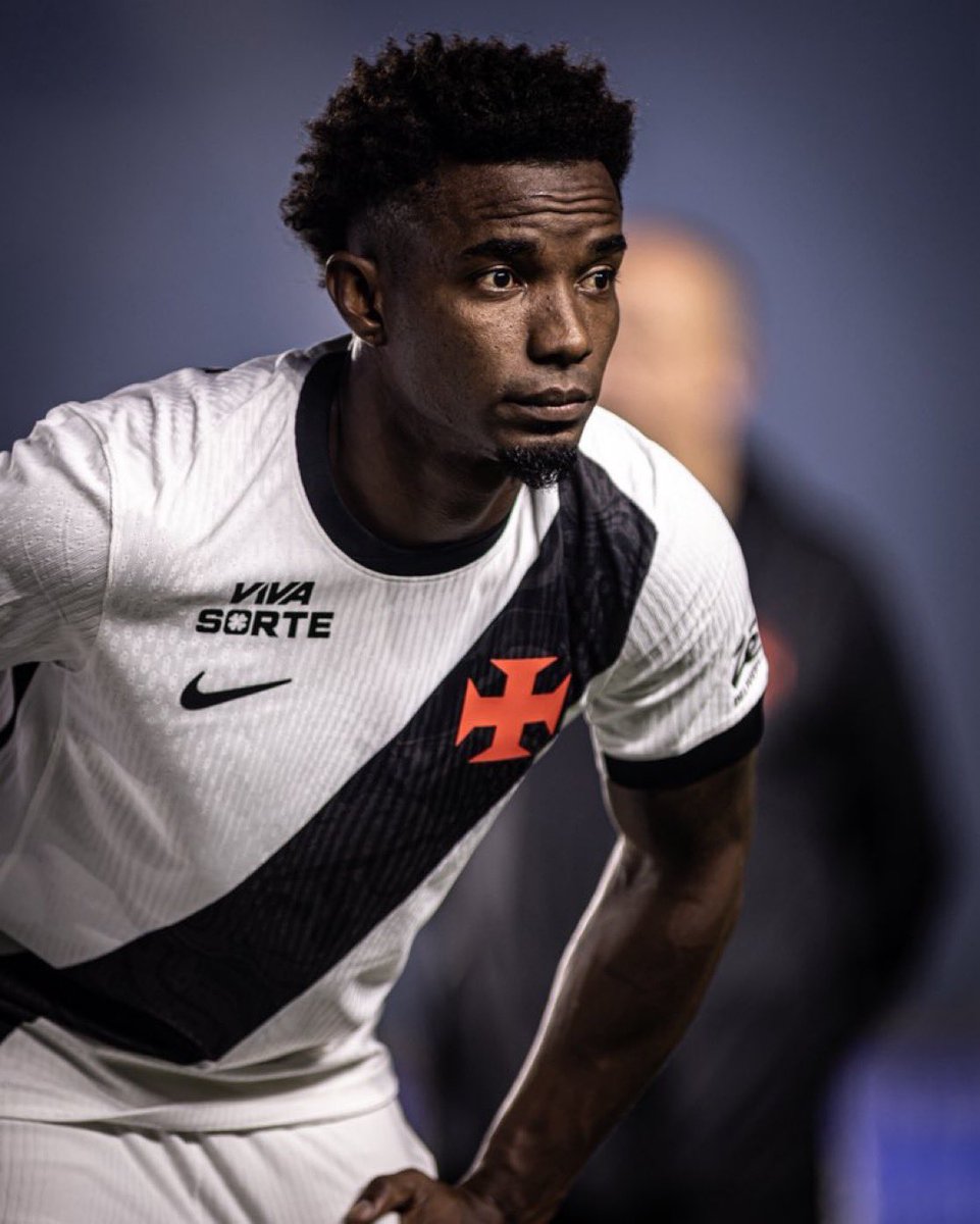 midiavascaina's tweet photo. Que os jogadores do Vasco se lembrem do que Neymar falou do CAPITÃO do time deles no primeiro turno e não fiquem cheio de dedos com o jogador adversário.

É guerra e ele é ADVERSÁRIO. https://t.co/HDmejI7fLV