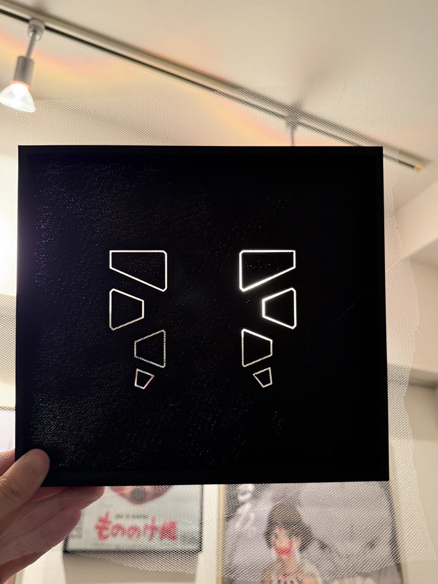 ijiwarunahello_'s tweet photo. 3Dプリンターでシルクスクリーンするやつで、押井版GITSオープニングに出てくるサイボーグの背面ポートTシャツを作った https://t.co/TnF3EzL0Uc