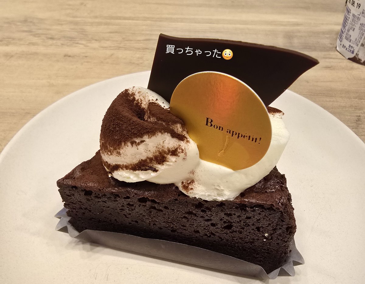 fuchan2447's tweet photo. 早速お写真沢山頂けて嬉しいです🥲優しい方ばかりで、初コミケ参加して本���に良かった！
次の現場は迷い中ですが、またツイートすると思うので是非見てやってください😊ひとまず今日は甘いもの食べて、VIVANT見てお風呂に浸かってゆっくり寝ます、おやすみなさい😴 https://t.co/OULBwGp6xX