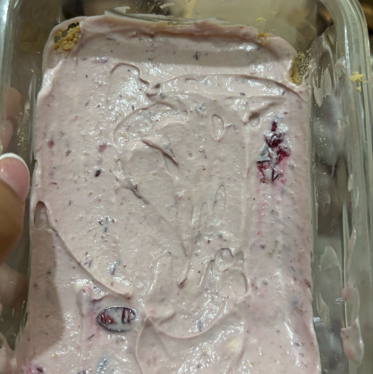 aaina_narang's tweet photo. making berry compote is so satisfying, my gawddd 🫐 https://t.co/i5xaWcsfA4
