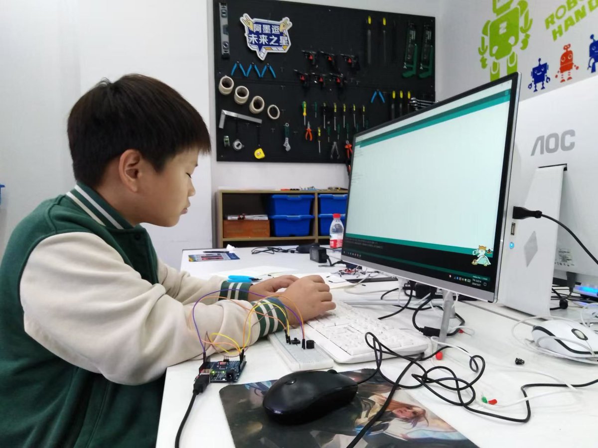 Lekandare2's tweet photo. [Our tech club's hands-on Arduino workshop is TODAY, 3PM at the student activity center! Learn basic circuit building and coding with free kits—all skill levels welcome! Drop by and level up your tech skills with us! ] https://t.co/fvA9XrUW9s