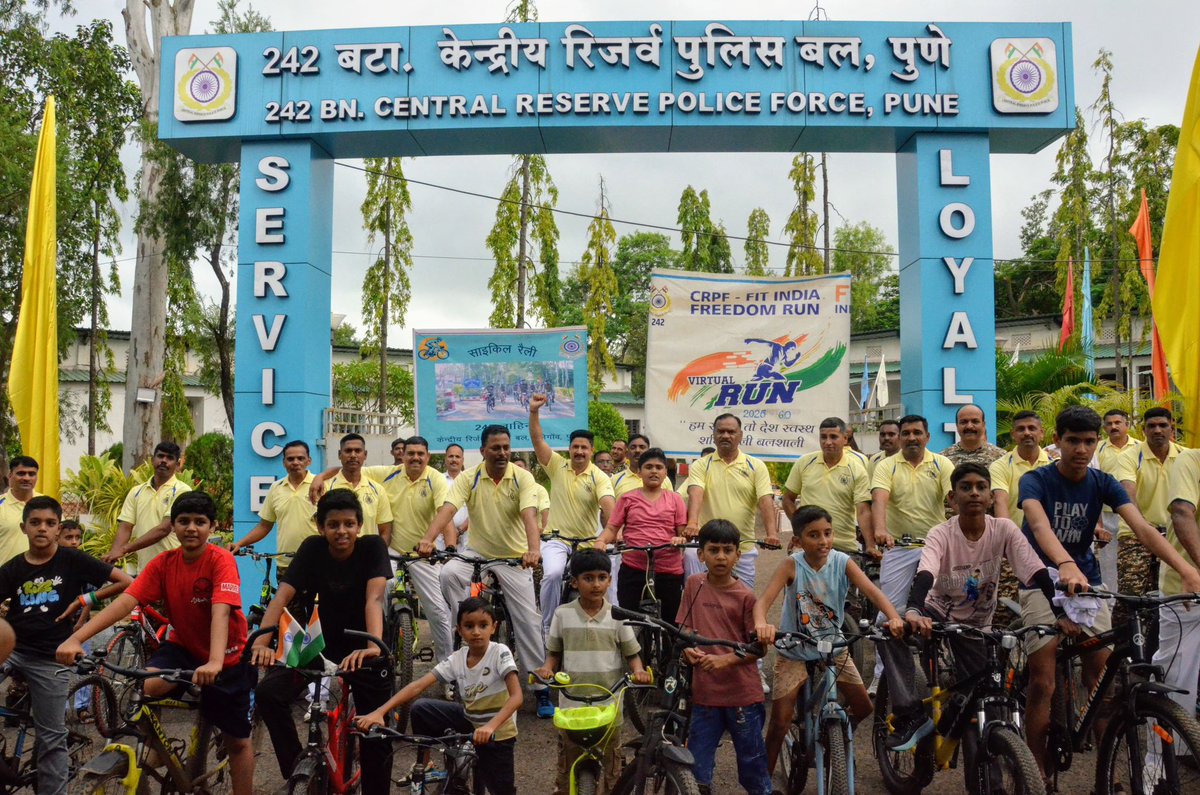 co242bncrpf's tweet photo. आज दिनांक 16 अगस्त 2026 को 242 बटालियन, GC पुणे परिसर में “Sunday on Cycle” कार्यक्रम के अंतर्गत साइकिल रैली का सफलतापूर्वक आयोजन किया गया। साइकिल रैली में बटालियन के अधिकारीगण, SOs एवं जवानों के साथ-साथ युवाओं एवं बच्चों ने उत्साहपूर्वक भाग लिया। @WSCRPF2016 @crpfindia @crpfkks https://t.co/9SrNhtHmKx
