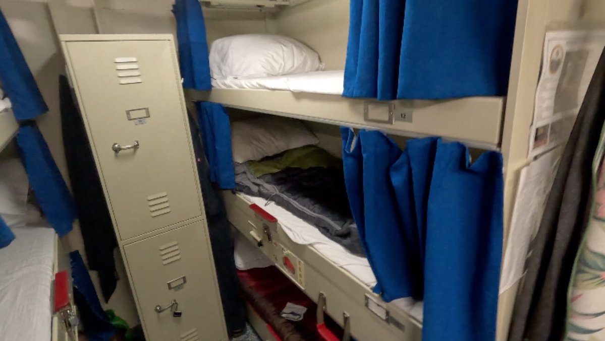 Alexqnf0's tweet photo. @WhiteHouse 5000 people living for over  9 months  inside a giant metal can with no windows, poor food and malfunctioning toilets ... 🤕😵‍💫
... Meanwhile on "Decoy One" ...
#USSLincoln https://t.co/mBBmnGOsW5
