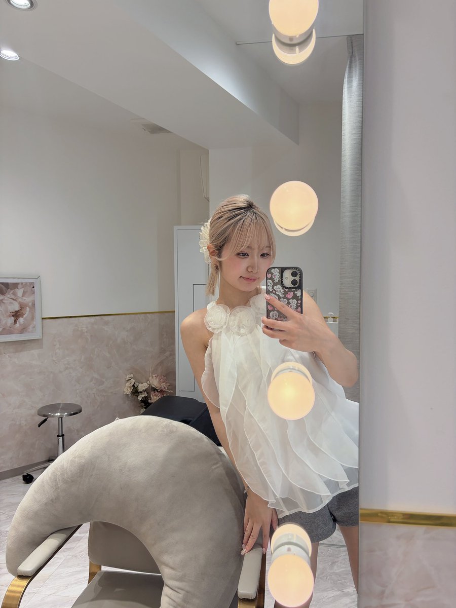 1122552Apple's tweet photo. かわいいお洋服、カフェ好きな女の子と繋がりたい♡ガーリーな子周りに意外といない#カフェ巡り https://t.co/kEIQe7GwyO
