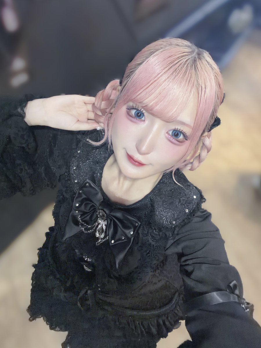 __nyon__oO's tweet photo. 大阪2daysありがとう~❤︎゛
ドーナツヘアどう？？🍩🎀ིྀ https://t.co/fplyPX47hx