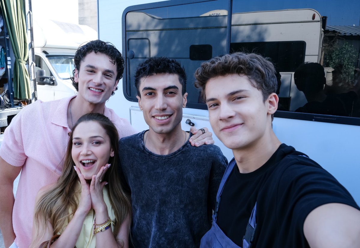 daha17dizi's tweet photo. “Bugüne özel setten selfieler geldii!
#Daha17” https://t.co/N54mNUaMow