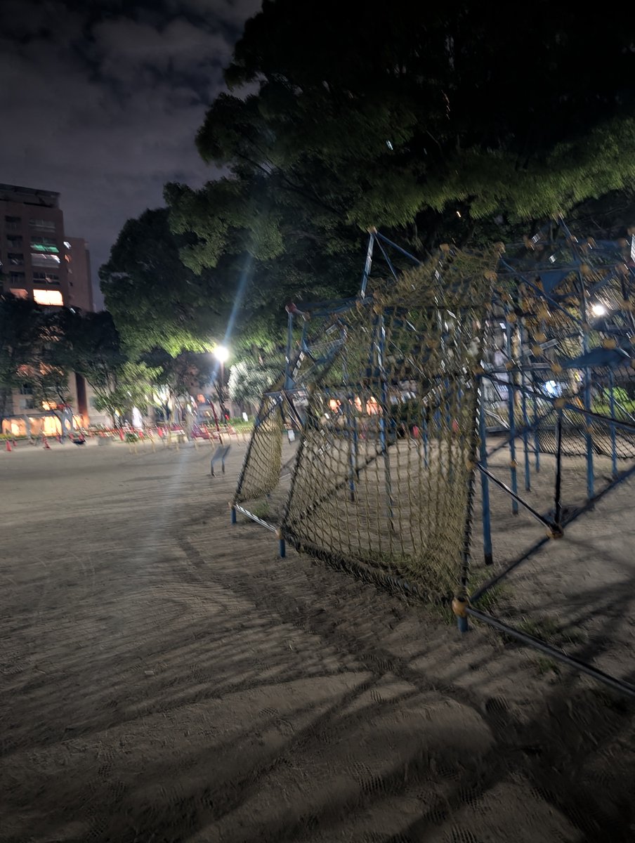 htrytk7's tweet photo. 今夜は白川公園の近くで呑んだので
帰りに巡礼

本当にニュジロスなんだなと感じた
酔いざましに歩いてホテルまでの夜 https://t.co/Z8p9b4V6pK