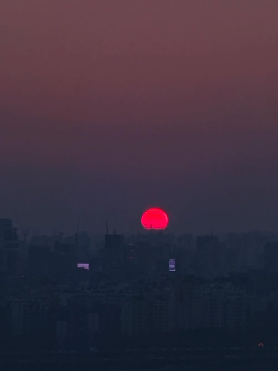 Jichangcin's tweet photo. Painted by the evening itself, I paused beneath a sky dipped in apricot and rose, watching the sun melt into the horizon like a tiny golden secret. Sometimes, the prettiest moments simply ask you to stop, breathe, and admire their quiet magic. https://t.co/ekJPOuI42L