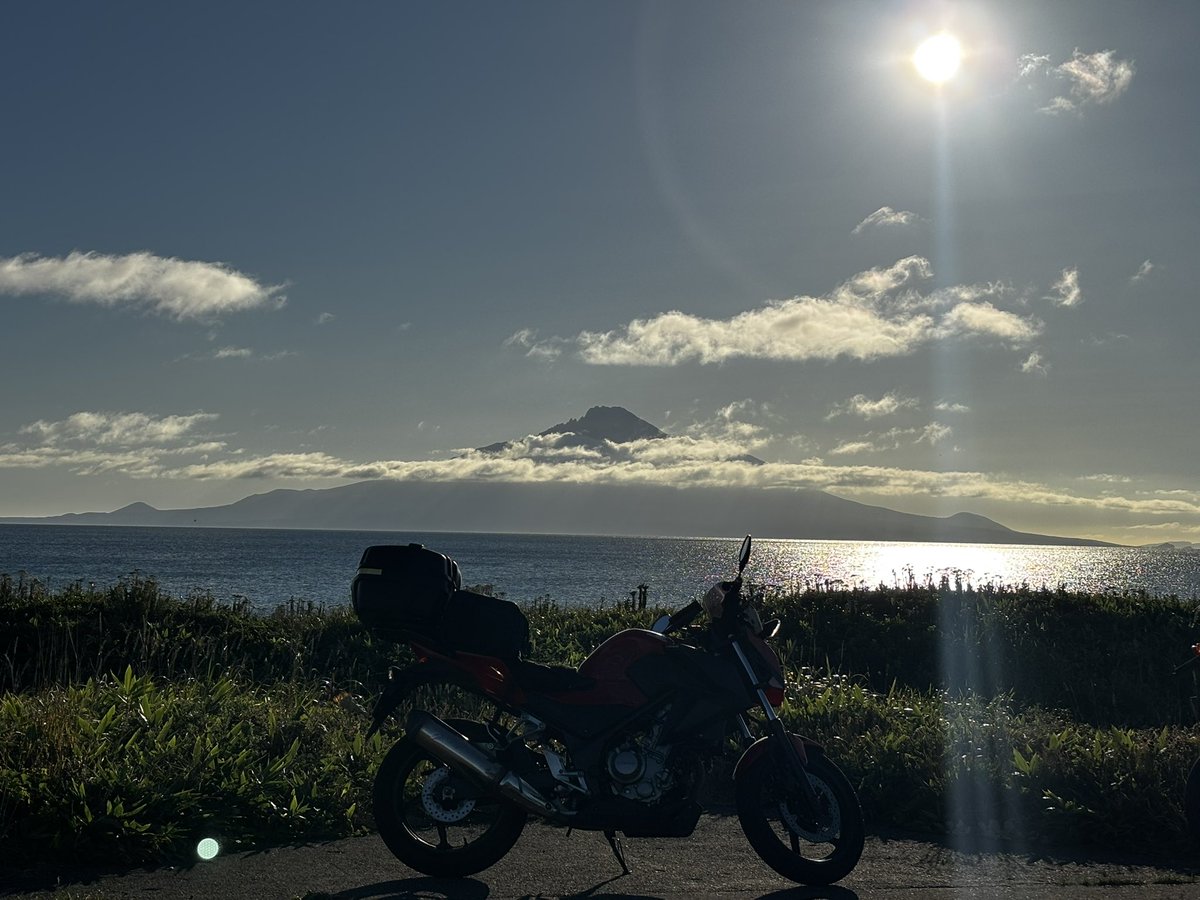 higurusu's tweet photo. 🏍️北海道から無事帰宅しました!

天候にも気温にも恵まれ、最高のツーリングでした☀️
次の目標は道東キャンプツーリング→そのまま大会参戦します🔥

【今回のベストショット】
📍神威岬
📍利尻富士
📍エサヌカ線
📍美瑛の丘

一緒に走ってくれたあまりんぐもお疲れ様でした! https://t.co/mxQPJ2xEEx