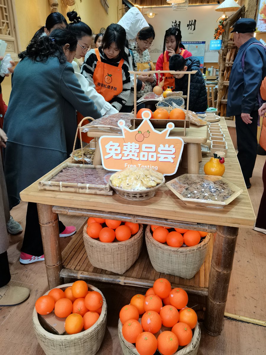 Ssivanantham2's tweet photo. [Grab fresh seasonal veggies, free-range eggs u0026 artisanal bread this weekend at the local farmers’ market—perfect for cozy homemade meals!] https://t.co/EJ0IZ7KKo6