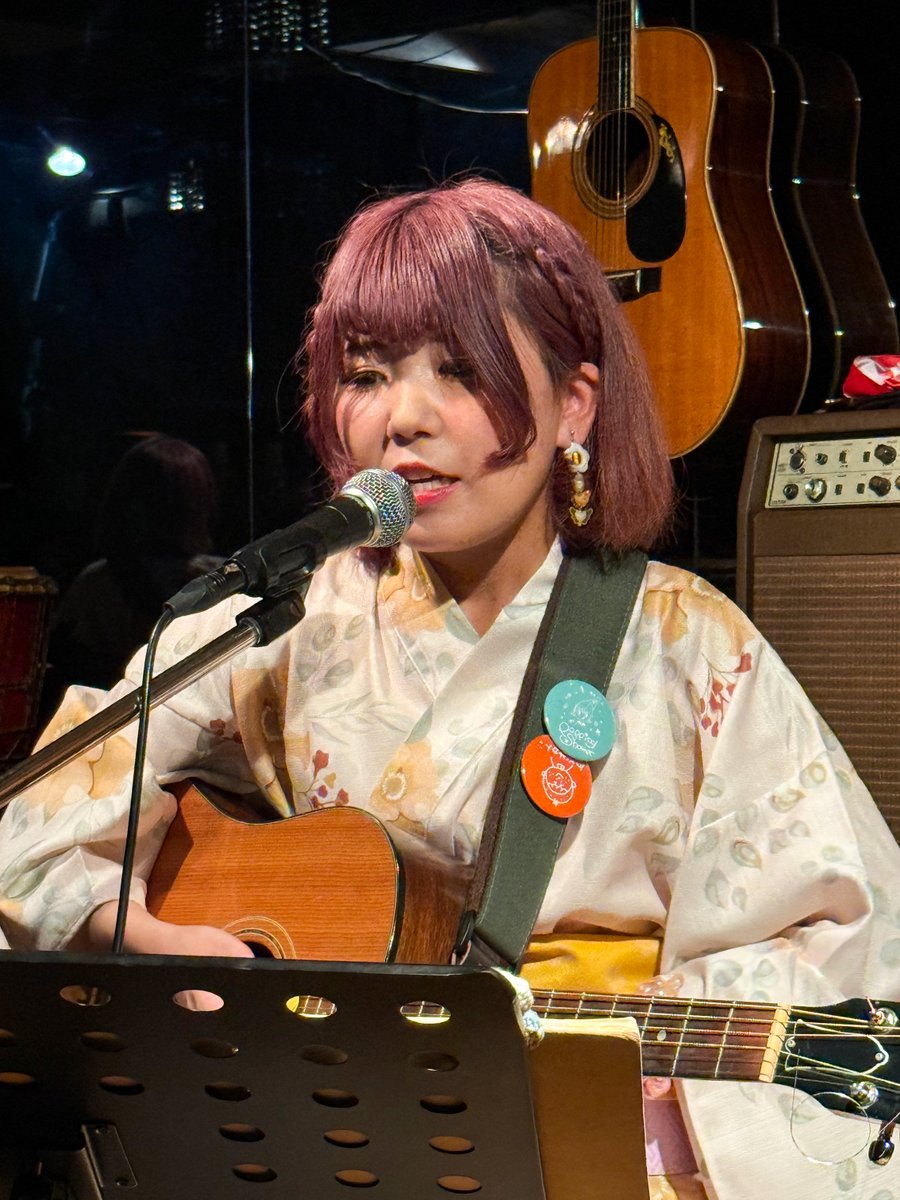 kotonichi's tweet photo. #やまだのぞみ #HAPPYLAURA #PoppingHappyFriday

2026年8月14日三宮HAPPY LAURAでのやまだのぞみちゃんマンスリー企画「Popping! Happy Friday!」😆
せっかく今年唯一の浴衣ライブ👘だということで写真をもう少し😄

歌っている時、MCしてる時もいろんな表情を見せてくれます😊

@non_utau_ovo https://t.co/k3TXbipqvv