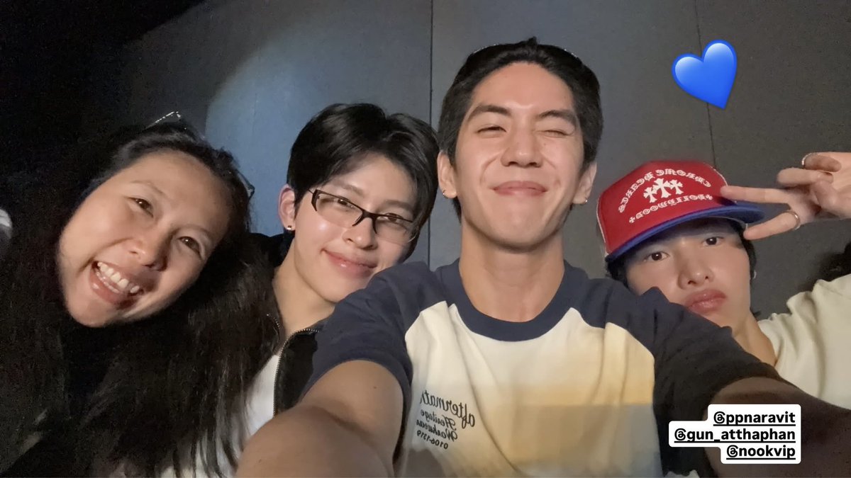 doublepjourney_'s tweet photo. ปังปอนด์อยู่กับพี่ ๆ เอนจอยนะคับ 🥰🤏🏻

📸 IGs : gun_atthaphan, sea_tawinan

#ppnaravit @ppnaravit https://t.co/tzI1ZtPL5u