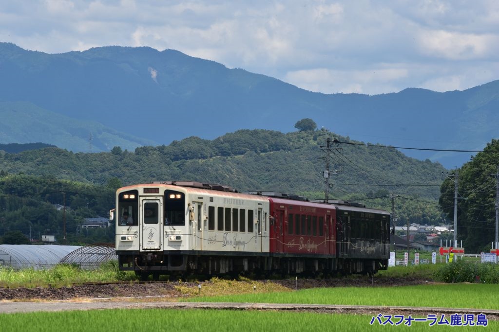 busforumshuu's tweet photo. いいイベントでした
沿線にずっと手を振る人が並んでいたのではないでしょうか
私は、木上駅付近で手を振りました
 #くま川鉄道に手を振ろう https://t.co/OZMazK9AQq