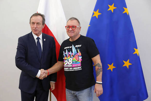 Kuba862978's tweet photo. @PiotrWiel Cholera wie ale wielu z tych platformerskich złodziei ma zdjęcie z Jurkiem więc może prawdziwe https://t.co/uGAFN0DZHT