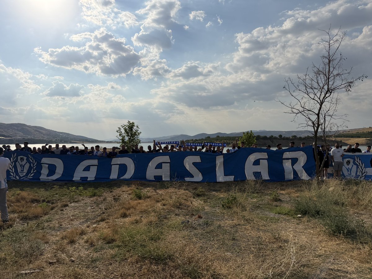 DadaslarGrubu's tweet photo. Merhaba Kadim Türk Şehri Diyarbakır 👋
Sevdamız Erzurumun izinde Daima Erzurumspor’umuz peşindeyiz.

#YinePeşindeGönül
#DadaşlarGrubu https://t.co/FRGq6xp4KI