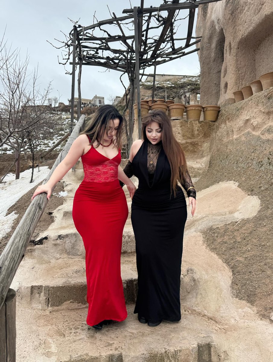 fatmaakonca's tweet photo. Red and black which one do you choose ? https://t.co/qUoBmJu3ug