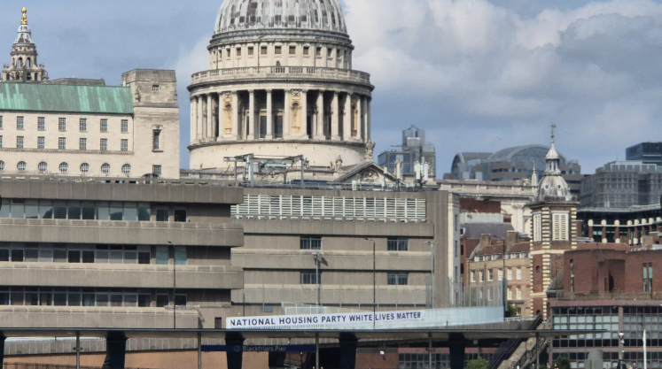 JamesPGoddard90's tweet photo. National Housing Party White Lives Matter Banner Drop In BlackFriars London

Rest in Peace Henry Nowak

FOLLOW:@NHPUKOfficial @NHPUKleader https://t.co/KlbBgEpKDs