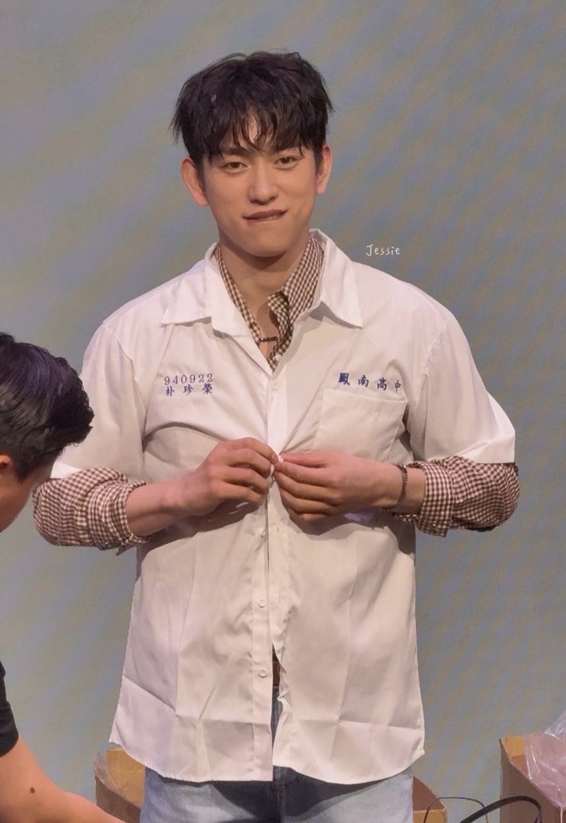 chenguiwa1's tweet photo. 미쳤어 미쳤어🫦😍
#jinyoung #진영 @JINYOUNG 
#JinyoungxFansignInTaipei2026 https://t.co/FMjnSCbjmG