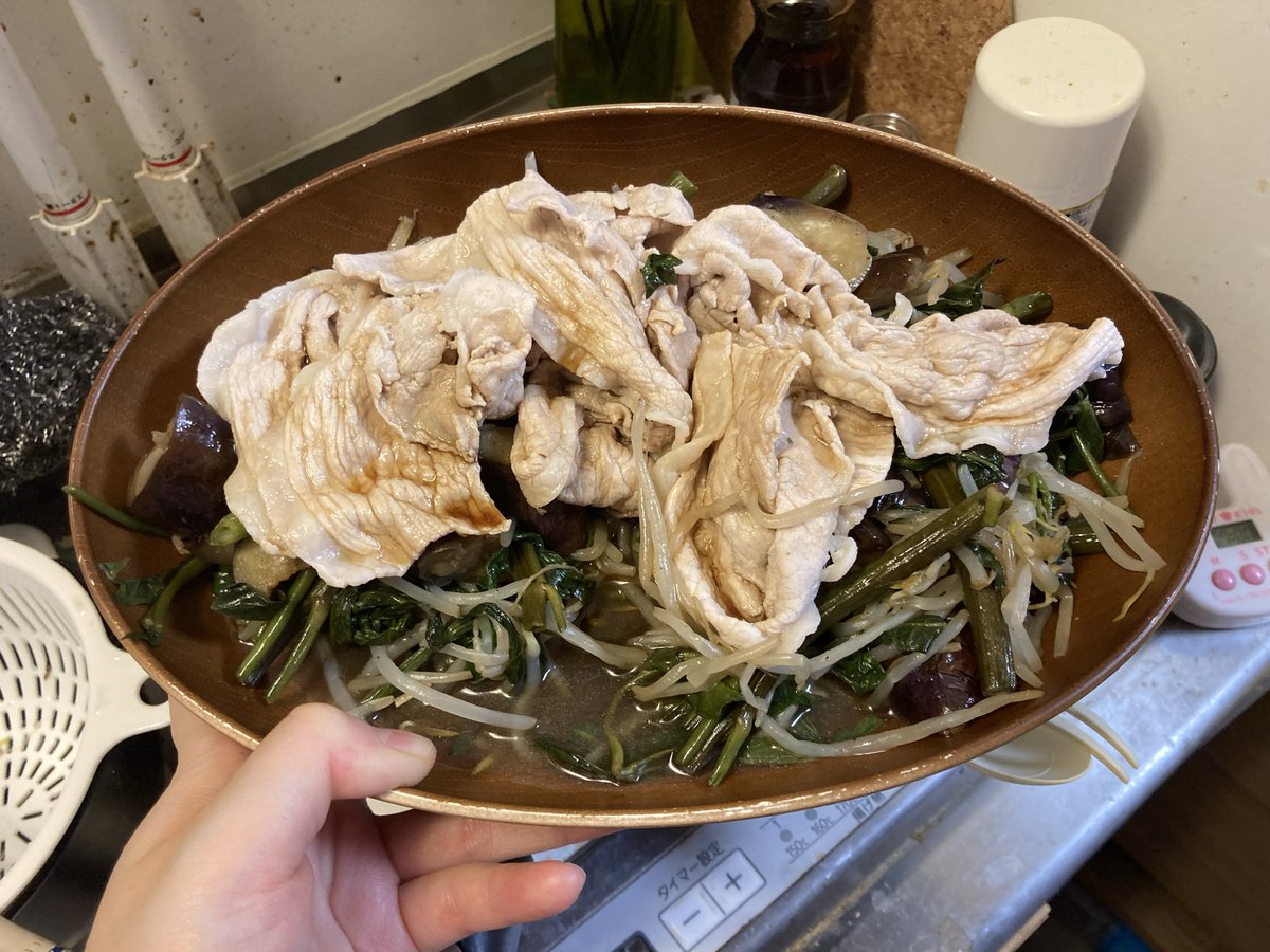iroham_01's tweet photo. #空芯菜　由来はやっぱり空洞だからっぽい、
生食でも🙆‍♀️ぽい！鉄分もあって、欲しい栄養素がとれる！！気に入った！！←
ぽん酢で締めましたが、ごま油が少しくどくて...
それをサッパリさせるために梅を加えてみたらまあまあなバランスになったかなあ？？と、、
出来は兎も角空芯菜との出会いに乾杯🍻 https://t.co/jGyvw46uXq