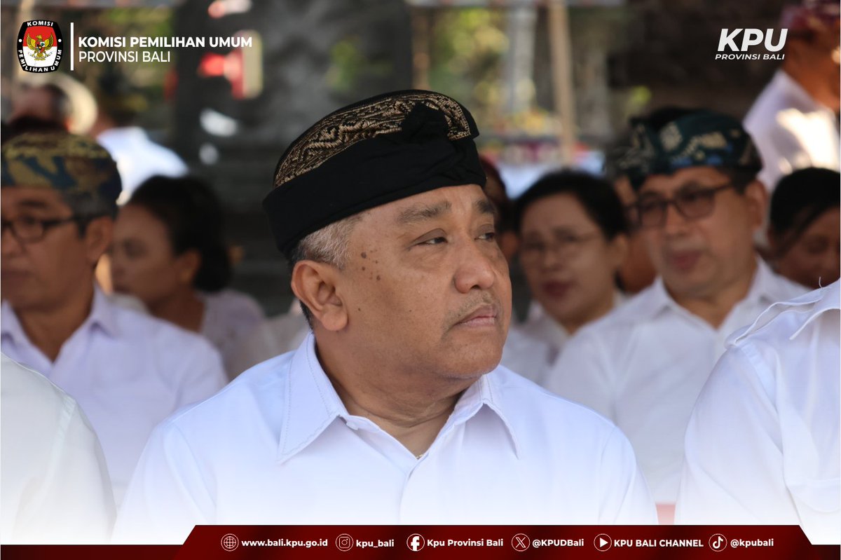 kpu_bali's tweet photo. #temanpemilih - Ketua KPU Provinsi Bali, I Dewa Agung Gede Lidartawan, menghadiri Upacara Peringatan Hari Ulang Tahun (HUT) ke-68 Provinsi Bali yang diselenggarakan di Lapangan Puputan Margarana, Niti Mandala, Denpasar, Jumat (14/8).

#kpumelayani #kpubali @KPU_ID https://t.co/A1btY5LXTB
