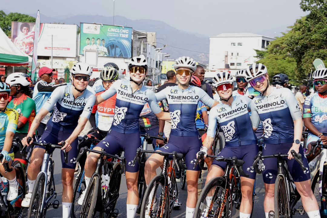 LeRenouveauBdi's tweet photo. Le coup d'envoi vient d'être donné, ce dimanche 16/8, pour la 6e édition du Tour cycliste international féminin du #Burundi. Le point de départ a été fixé à la place communément appelée chez #Ndadaye vers Kagwema (en direction de Rumonge) où les cyclistes doivent parcourir 30 km. https://t.co/EfPpqoBfNz