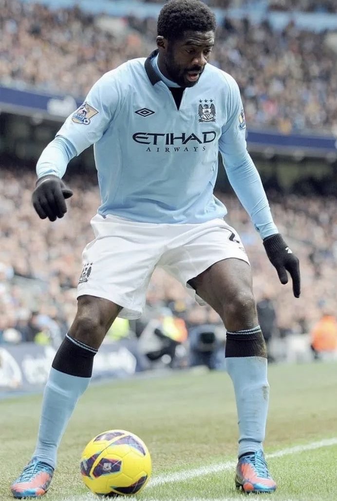 _onlyscott's tweet photo. Apart Kolo Touré and Nicolas Anelka, can you name a player who played for both Manchester City and Arsenal?

HARD https://t.co/DKOFzRT2Ae