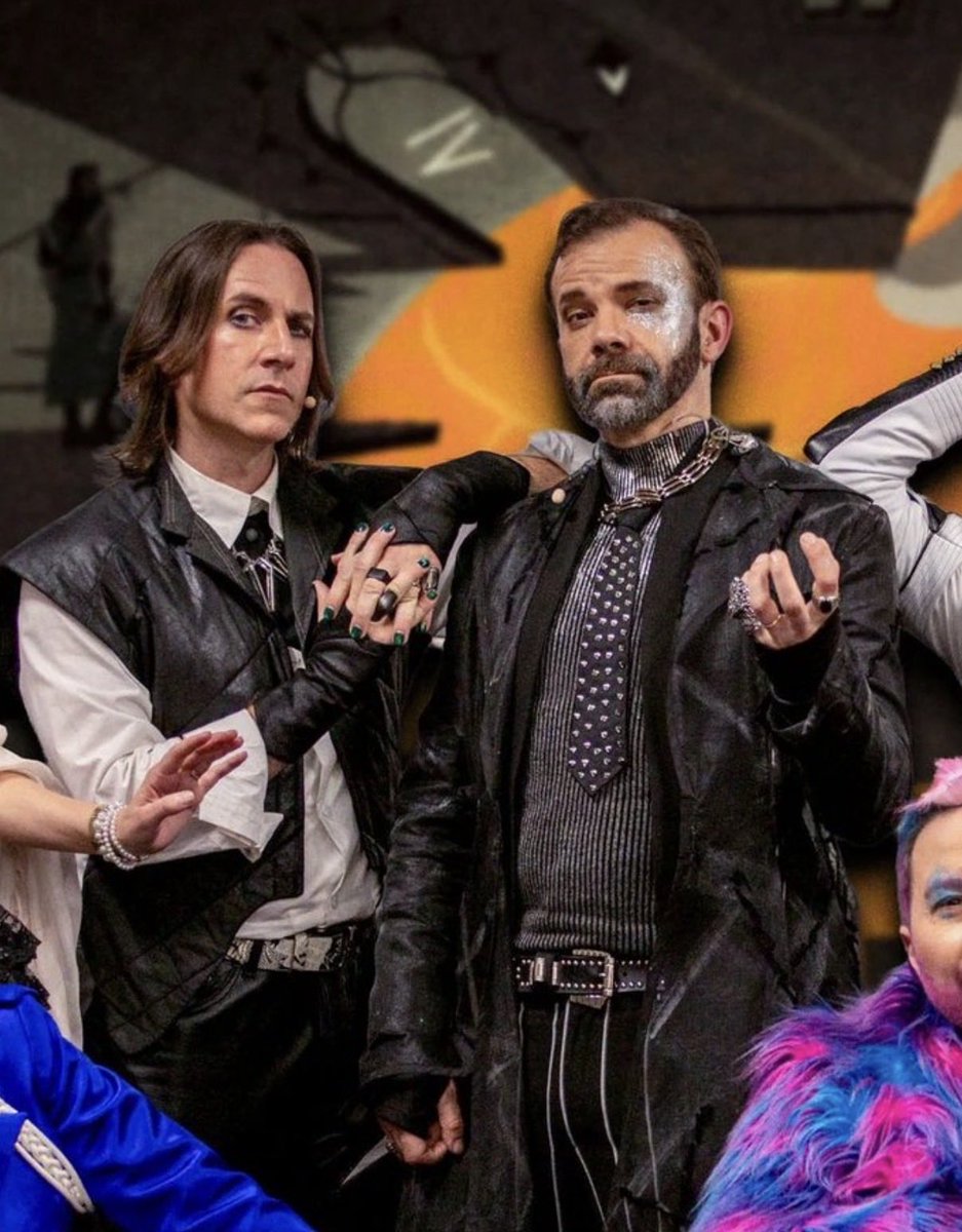 dailyshadowgast's tweet photo. 🧡PROJEKT FUNBALL (Berlin live show) will be available on youtube Tuesday afternoon: 12 pst / 3 est💜 https://t.co/xEjswvk6Af