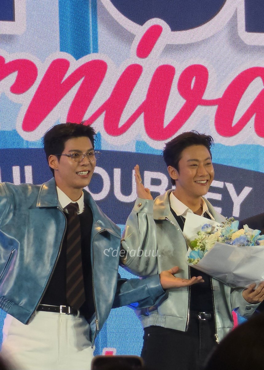 deja__buu's tweet photo. งานวันนี้ถึงจะได้ ผชด ในเลเวลปานกลาง แต่สนุกมาก พี่คัลแลนพี่จองหล่อมาก ลุคนี้ให้เลยสุดๆ พคล แว่นใสคือที่!🩵 พี่จองเอียร์คัฟคือใจหัก!🩷 แต่ยิ้มหวานน่ารักมากเหมือนเดิม🤗🥰🫠 เจอพี่ๆน้องๆน่ารัก แฮปปี้มาก

#TpartnerxJungCullen
#ทริปไหนก็ใจฟู #AirportCanival https://t.co/dbxnhpg60k