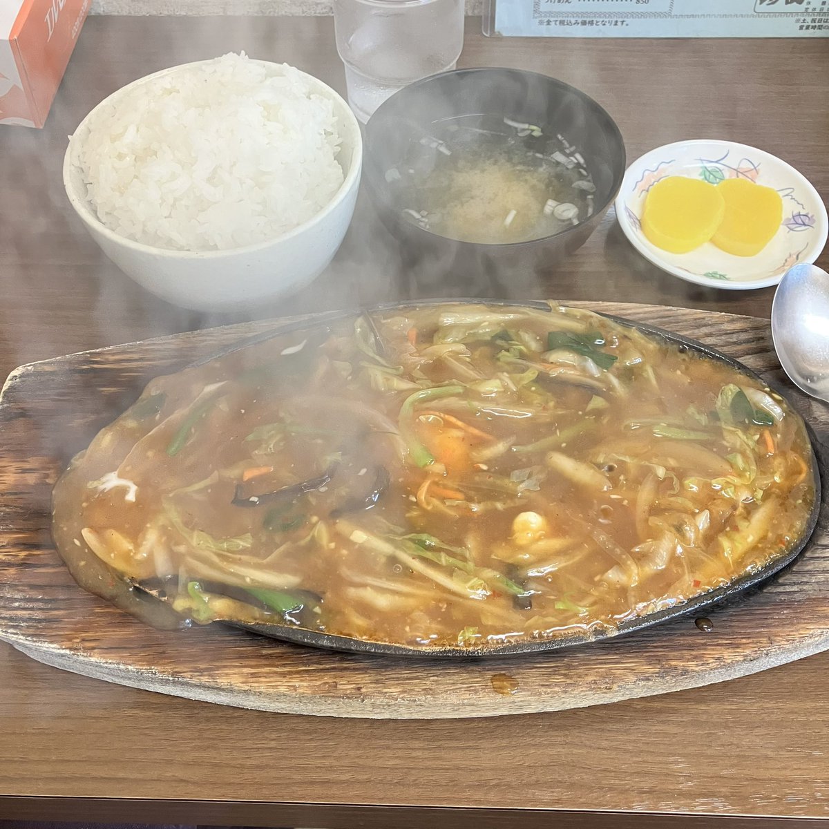 HSMC20's tweet photo. ☆

北大時代のソウルフード、大衆中華屋「珍萬」の「スタミナジュージュー」という熱々の定食。

2年振りに食ったけど相変わらずうまかった✨️

☆ https://t.co/hfYs2DoYpH