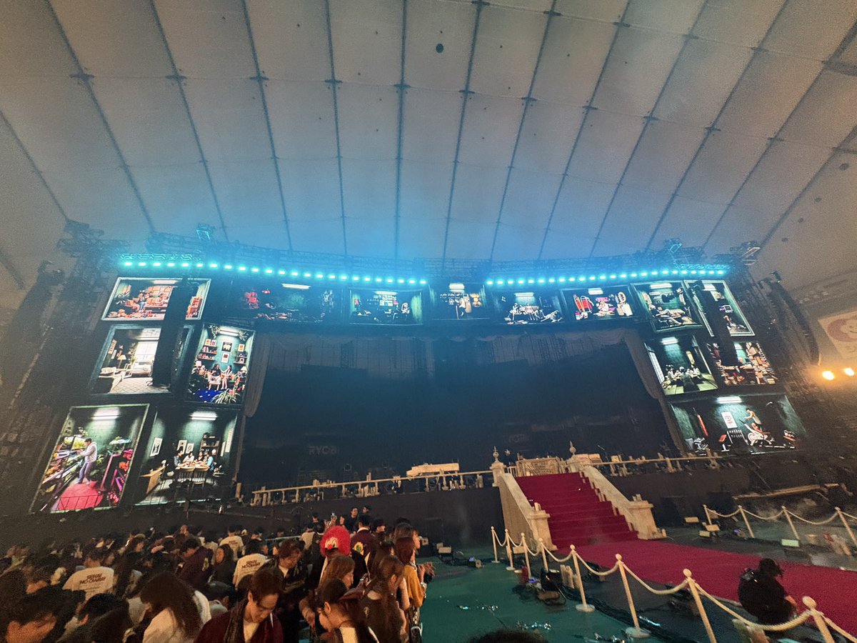 Enderrr71's tweet photo. 京セラ2日間
東京ドーム2日間
ありえない席運でした。
あらゆる感動をありがとう💩
 
 #SEKAINOOWARI #THECINEMA https://t.co/2swbRRAqf7